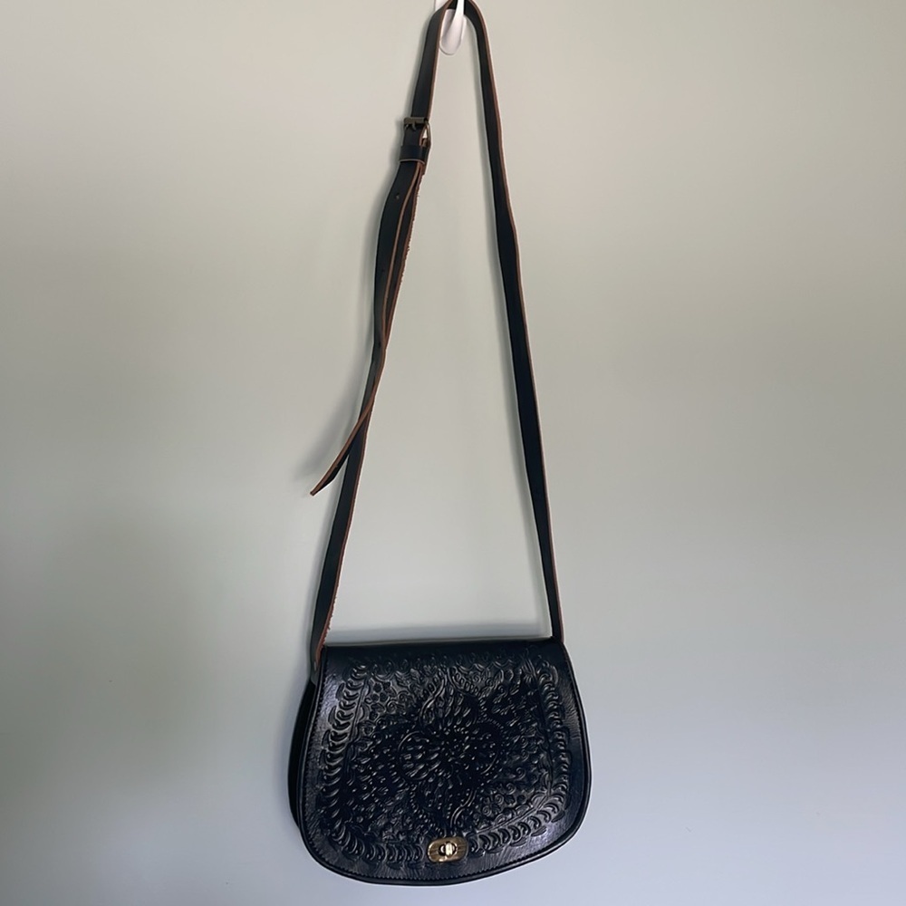 Genuine leather Moroccan hand tooled black leather saddle bag - Picture 2 of 14